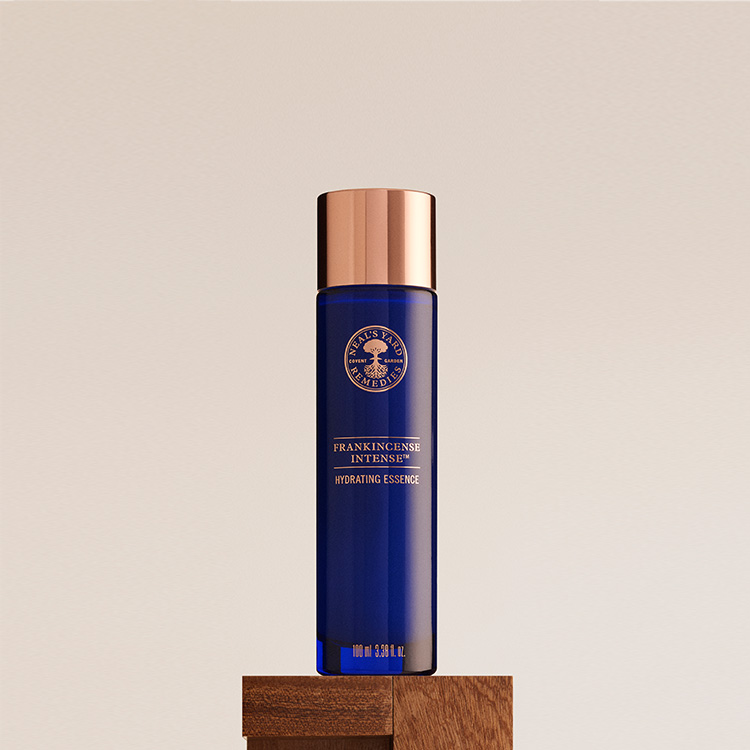 フランキンセンス インテンス ハイドレイティングエッセンス
